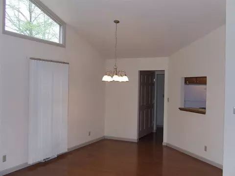 920 Baxter Ln, Freeport, IL 61032 photo 4