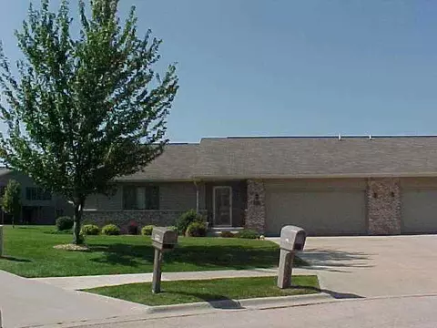 1927 Comanche Ct, Freeport, IL 61032 photo 1