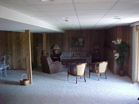 1927 Comanche Ct, Freeport, IL 61032 photo 8