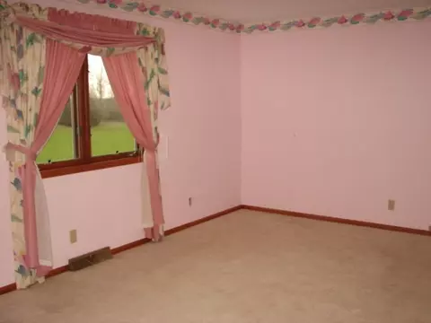 2212 Hillside Ct, Freeport, IL 61032 photo 5