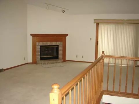 2212 Hillside Ct, Freeport, IL 61032 photo 3