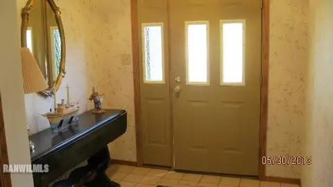 1920 Mesa Dr, Freeport, IL 61032 photo 2