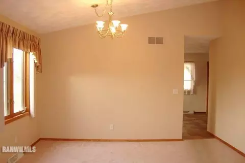 708 Seminole Dr, Freeport, IL 61032 photo 3