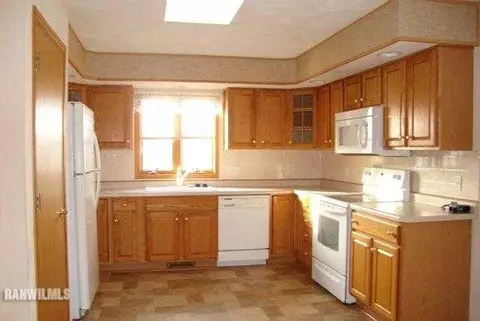 708 Seminole Dr, Freeport, IL 61032 photo 2
