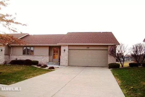 708 Seminole Dr, Freeport, IL 61032 photo 1