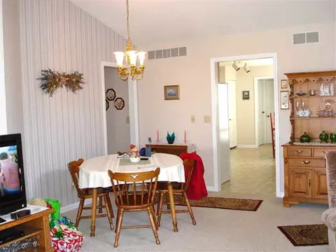 1010 Baxter Ln, Freeport, IL 61032 photo 4