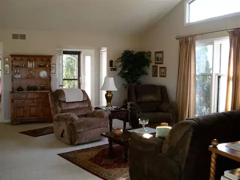 1010 Baxter Ln, Freeport, IL 61032 photo 2