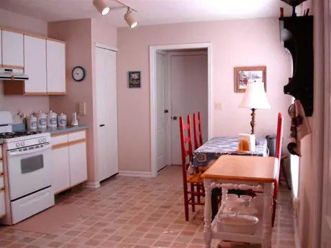 1010 Baxter Ln, Freeport, IL 61032 photo 5