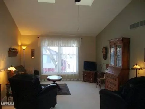 1015 Baxter Ln, Freeport, IL 61032 photo 2