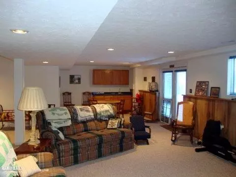 1015 Baxter Ln, Freeport, IL 61032 photo 12