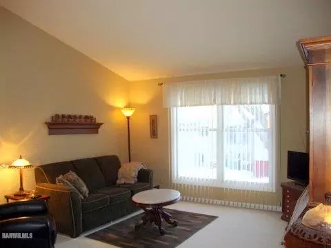 1015 Baxter Ln, Freeport, IL 61032 photo 3