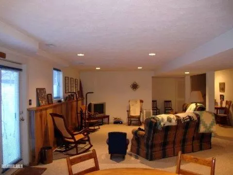 1015 Baxter Ln, Freeport, IL 61032 photo 13