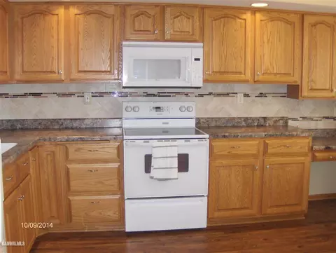 3168 S Sandy Pointe, Freeport, IL 61032 photo 2