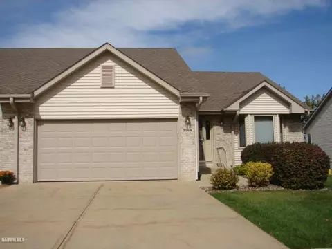 3168 S Sandy Pointe, Freeport, IL 61032 photo 1