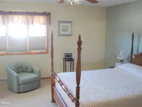 1909 Comanche Ct, Freeport, IL 61032 photo 7