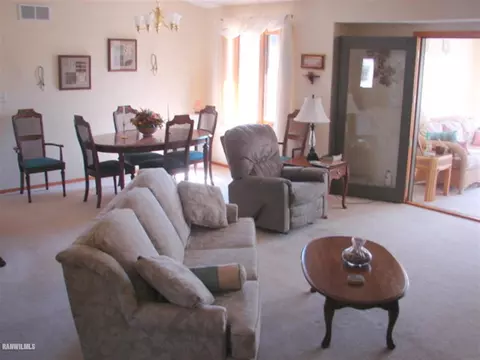 1909 Comanche Ct, Freeport, IL 61032 photo 5