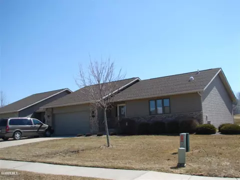 1909 Comanche Ct, Freeport, IL 61032 photo 1