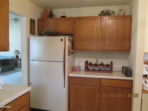 1022 Bertram, Freeport, IL 61032 photo 4
