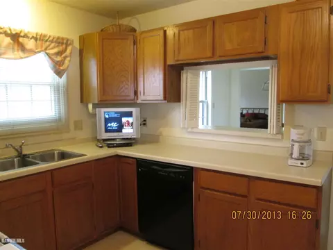 1022 Bertram, Freeport, IL 61032 photo 3