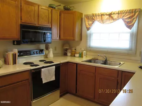 1022 Bertram, Freeport, IL 61032 photo 2