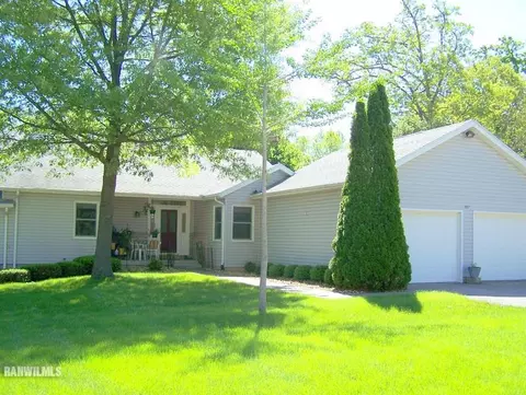 1017 Baxter Ln, Freeport, IL 61032 photo 1