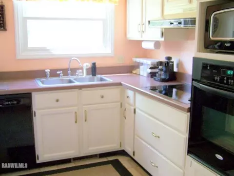1017 Baxter Ln, Freeport, IL 61032 photo 8