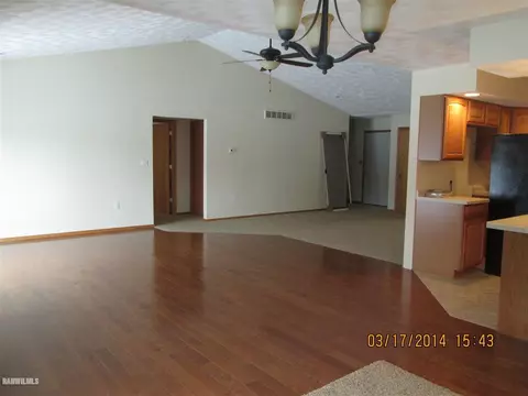 2041 Cherokee Ct, Freeport, IL 61032 photo 6