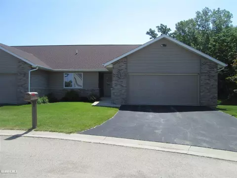 2041 Cherokee Ct, Freeport, IL 61032 photo 1