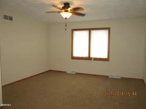 2041 Cherokee Ct, Freeport, IL 61032 photo 8