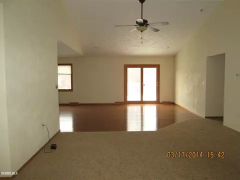 2041 Cherokee Ct, Freeport, IL 61032 photo 3