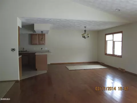 2041 Cherokee Ct, Freeport, IL 61032 photo 4