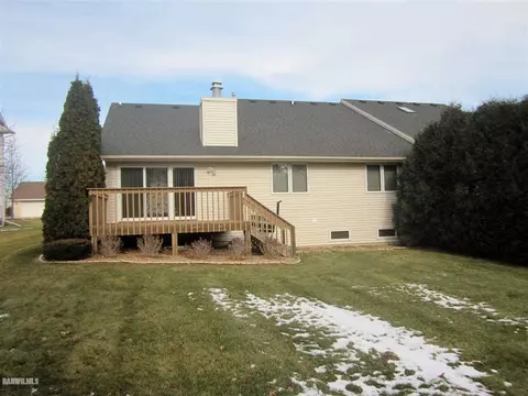 2215 Hillside Ct, Freeport, IL 61032 photo 5
