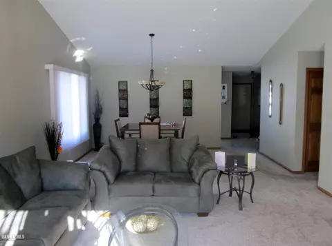 2215 Hillside Ct, Freeport, IL 61032 photo 6