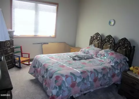 2215 Hillside Ct, Freeport, IL 61032 photo 18