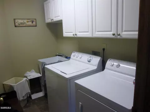 2215 Hillside Ct, Freeport, IL 61032 photo 8