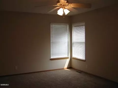 573 Rye Ridge Ct, Freeport, IL 61032 photo 9