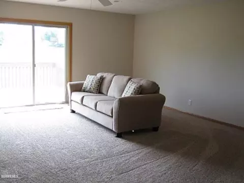 573 Rye Ridge Ct, Freeport, IL 61032 photo 6