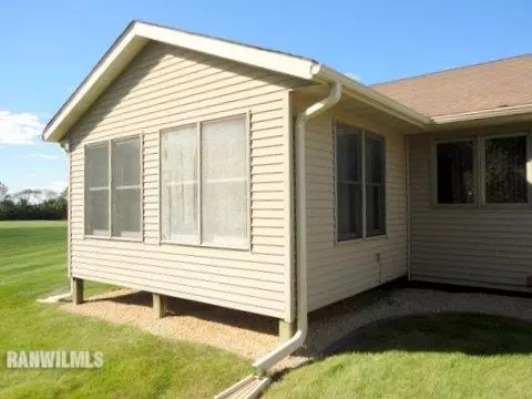 1919 Comanche Ct, Freeport, IL 61032 photo 6