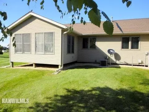 1919 Comanche Ct, Freeport, IL 61032 photo 4