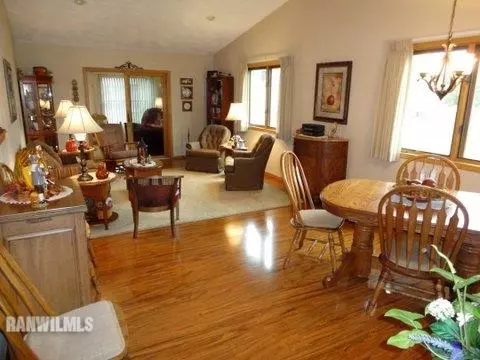 1919 Comanche Ct, Freeport, IL 61032 photo 10