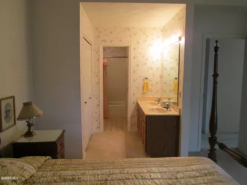 1018 Baxter Ln, Freeport, IL 61032 photo 11