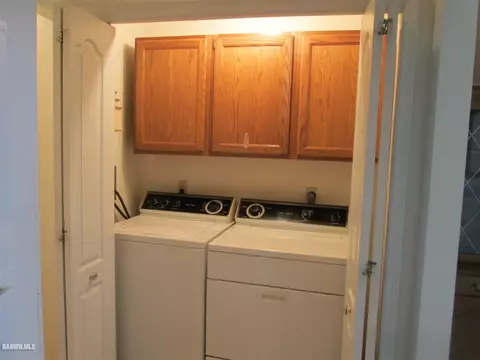 1018 Baxter Ln, Freeport, IL 61032 photo 4