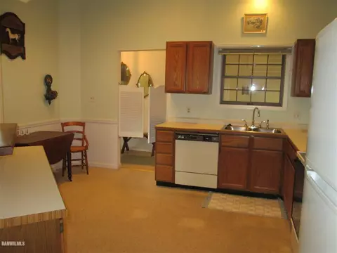 1018 Baxter Ln, Freeport, IL 61032 photo 2