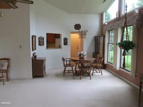 1018 Baxter Ln, Freeport, IL 61032 photo 8