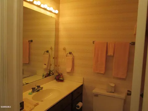 1018 Baxter Ln, Freeport, IL 61032 photo 12