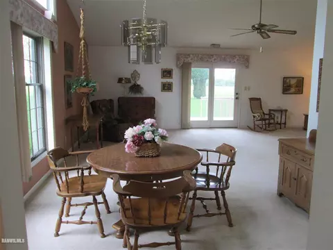 1018 Baxter Ln, Freeport, IL 61032 photo 6