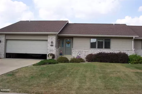 1910 Comanche Ct, Freeport, IL 61032 photo 1