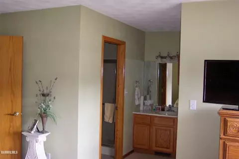 1910 Comanche Ct, Freeport, IL 61032 photo 11