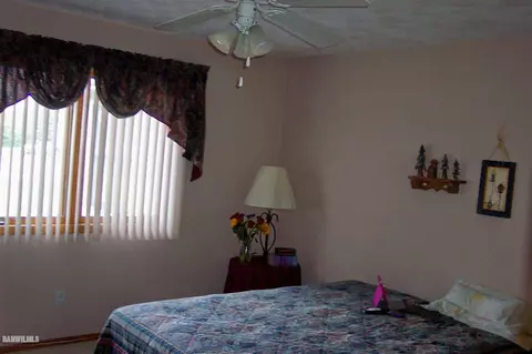 1910 Comanche Ct, Freeport, IL 61032 photo 12