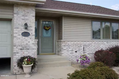 1910 Comanche Ct, Freeport, IL 61032 photo 14